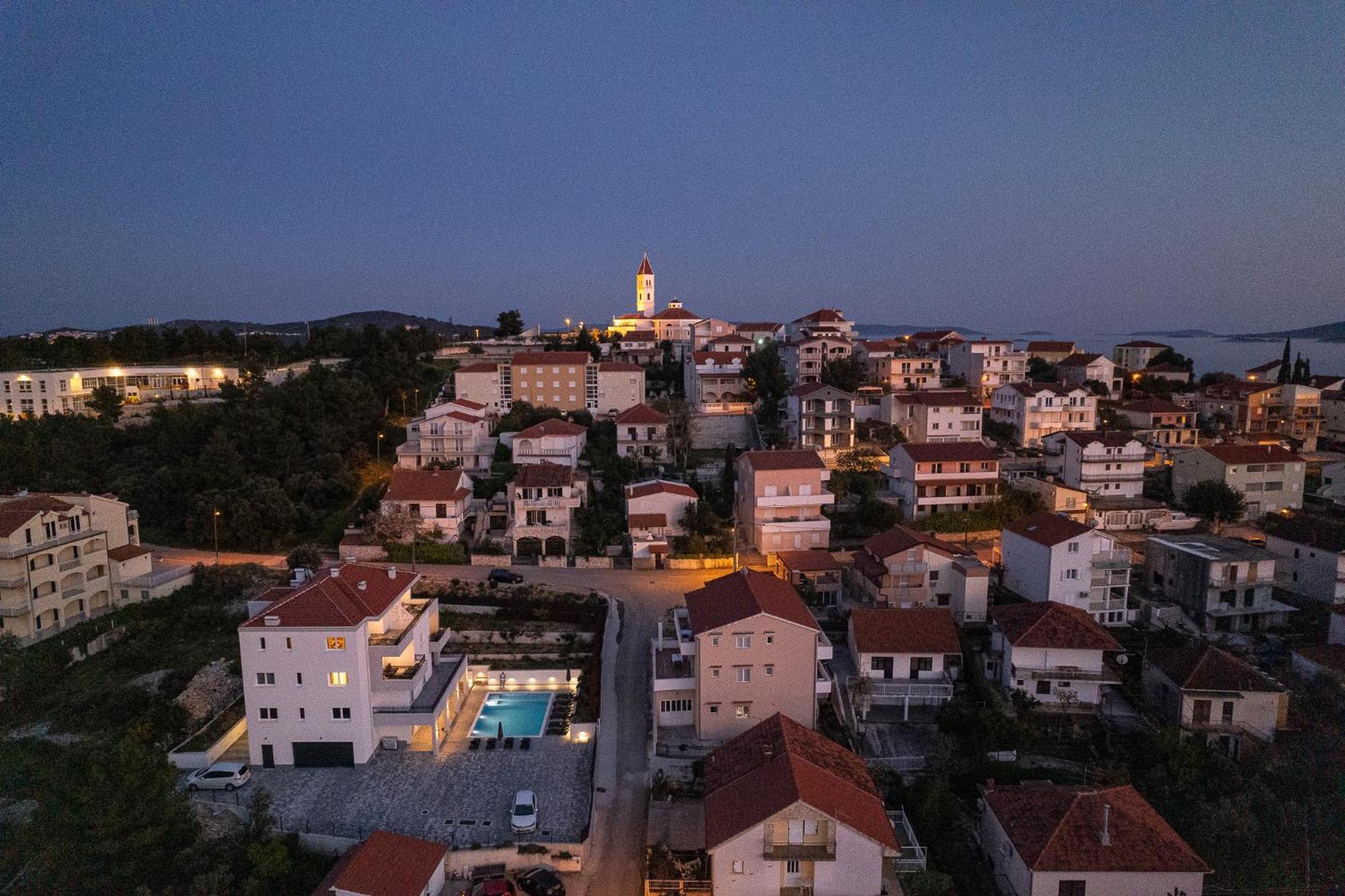Villa Barbara & Zoran With Free Parking And Heated Swimming Pool 브랜지카 외부 사진