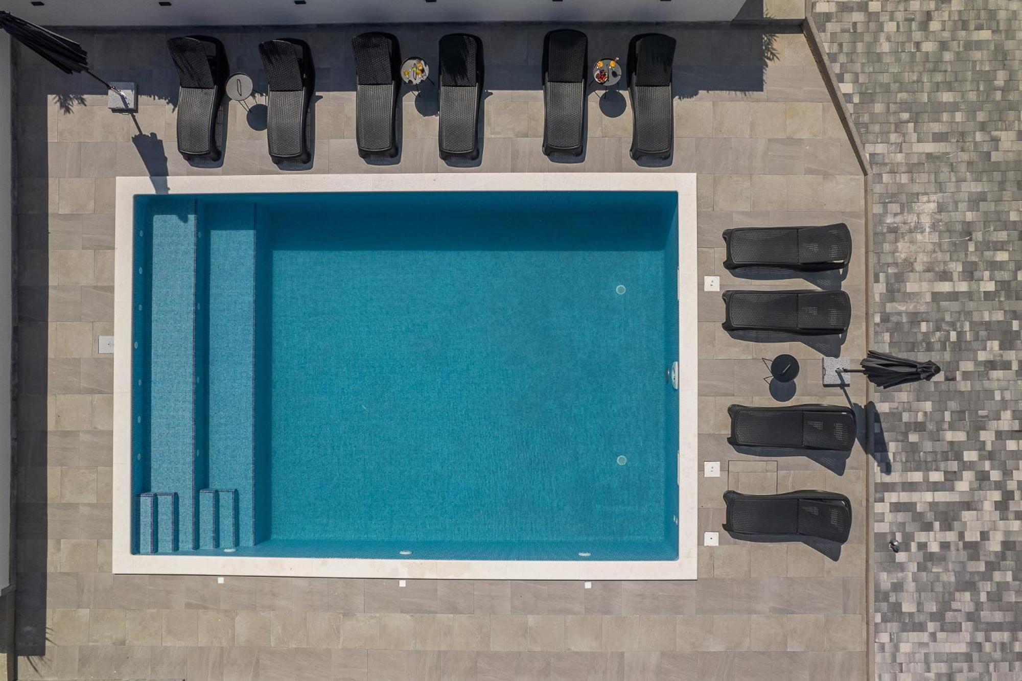 Villa Barbara & Zoran With Free Parking And Heated Swimming Pool 브랜지카 외부 사진