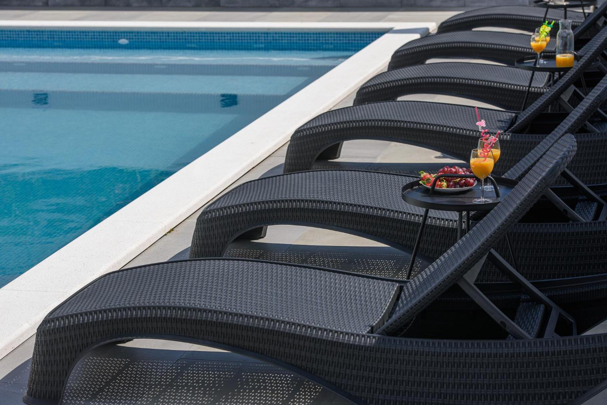 Villa Barbara & Zoran With Free Parking And Heated Swimming Pool 브랜지카 외부 사진
