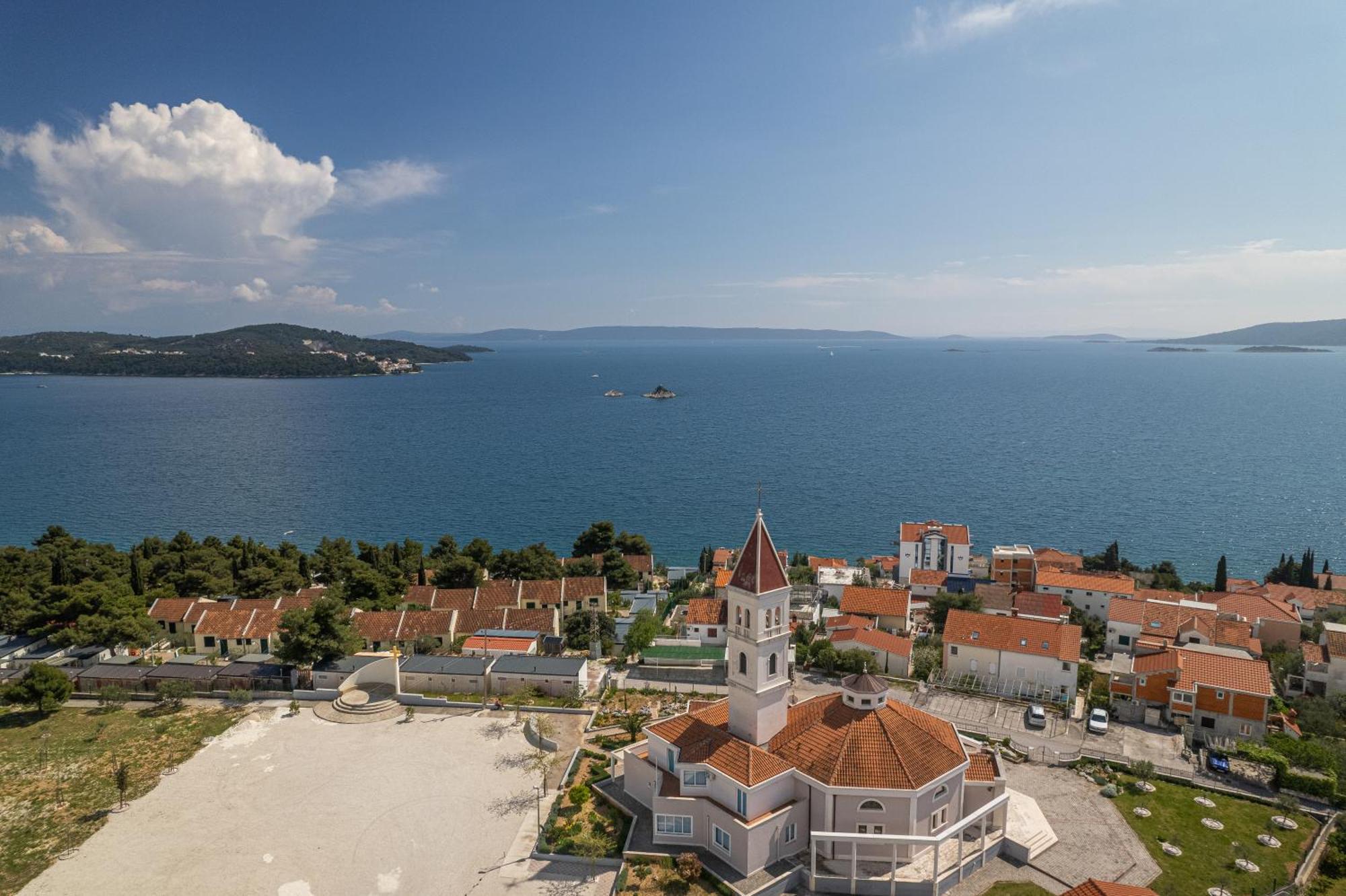 Villa Barbara & Zoran With Free Parking And Heated Swimming Pool 브랜지카 외부 사진