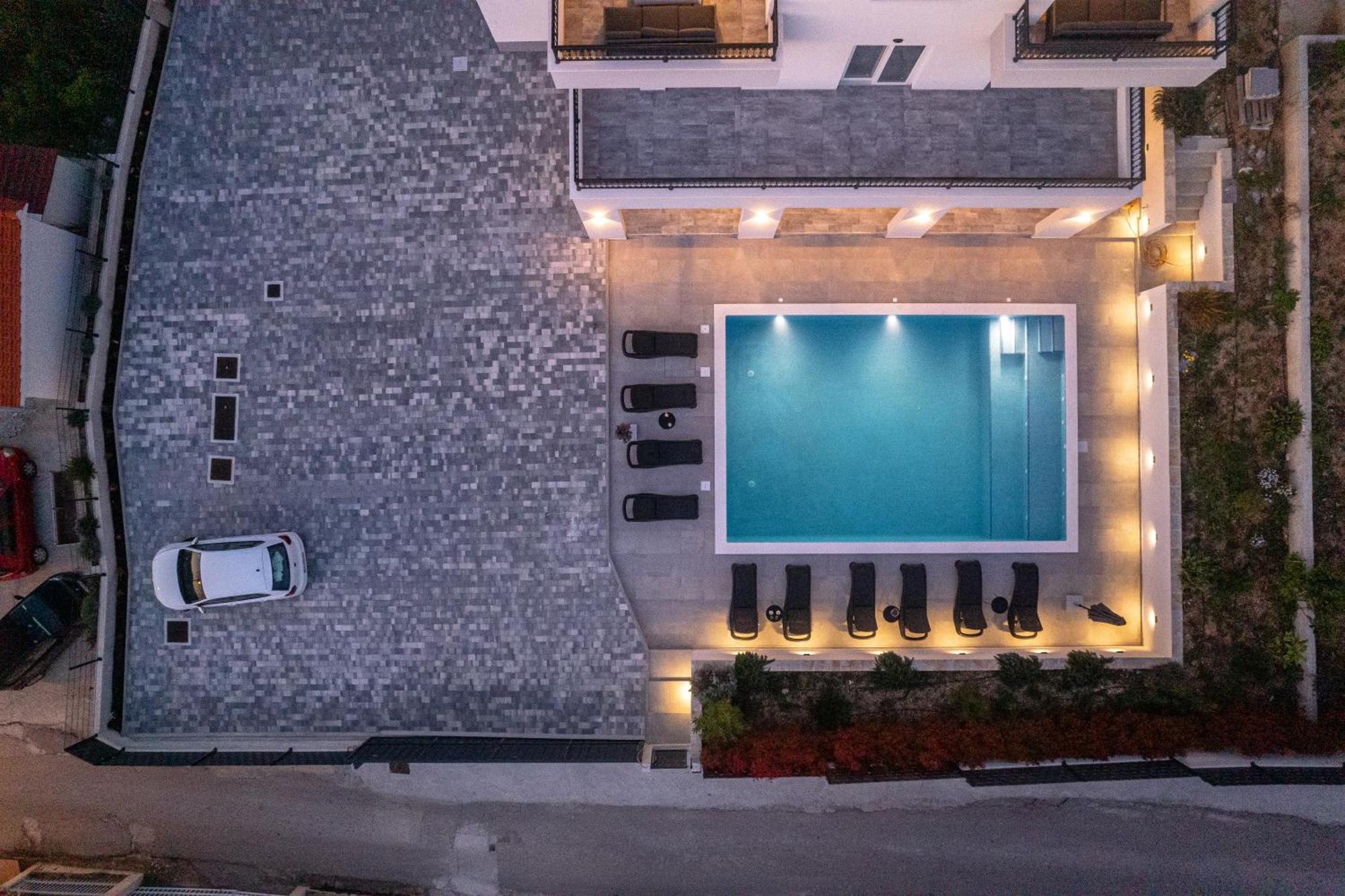 Villa Barbara & Zoran With Free Parking And Heated Swimming Pool 브랜지카 외부 사진