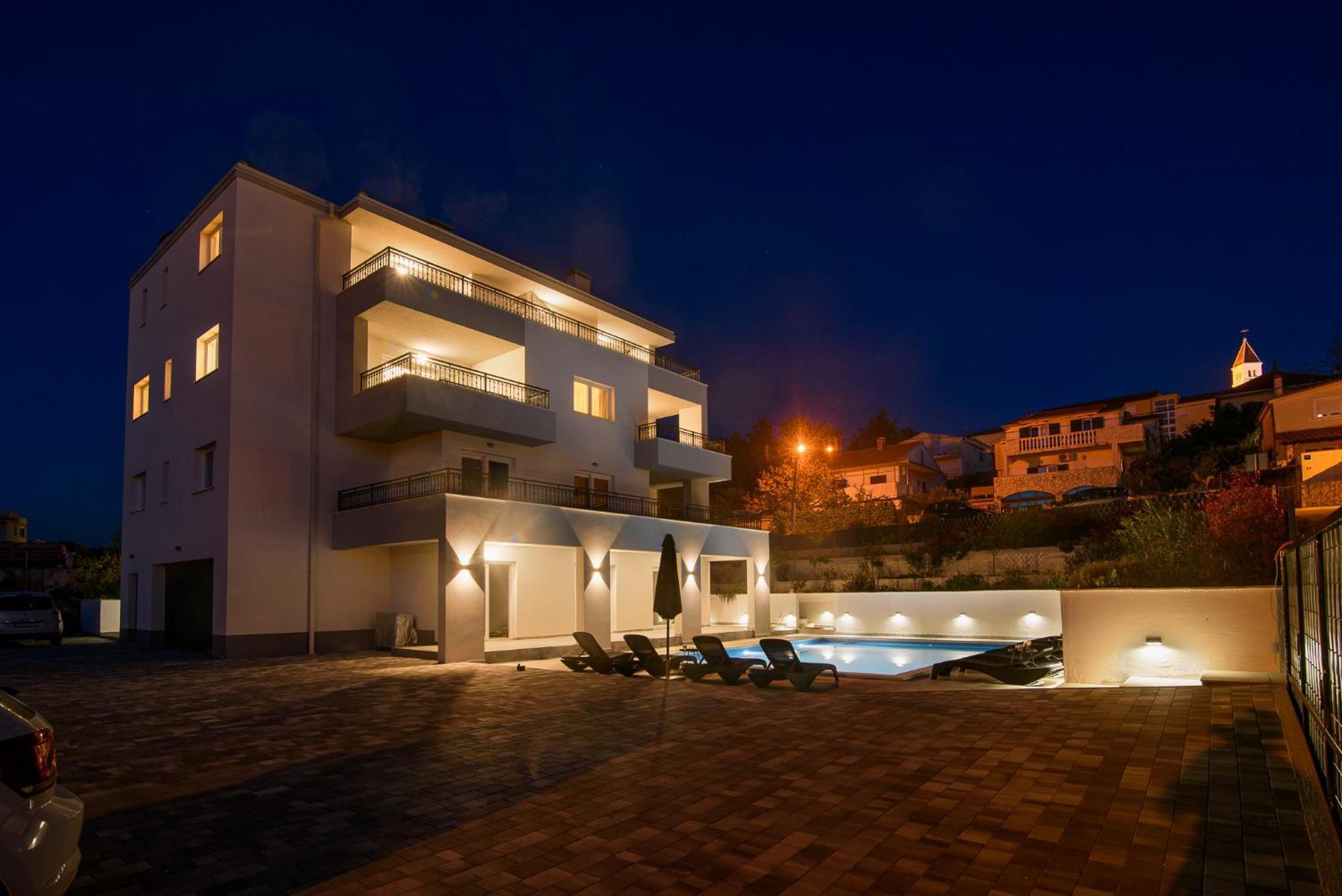 Villa Barbara & Zoran With Free Parking And Heated Swimming Pool 브랜지카 외부 사진