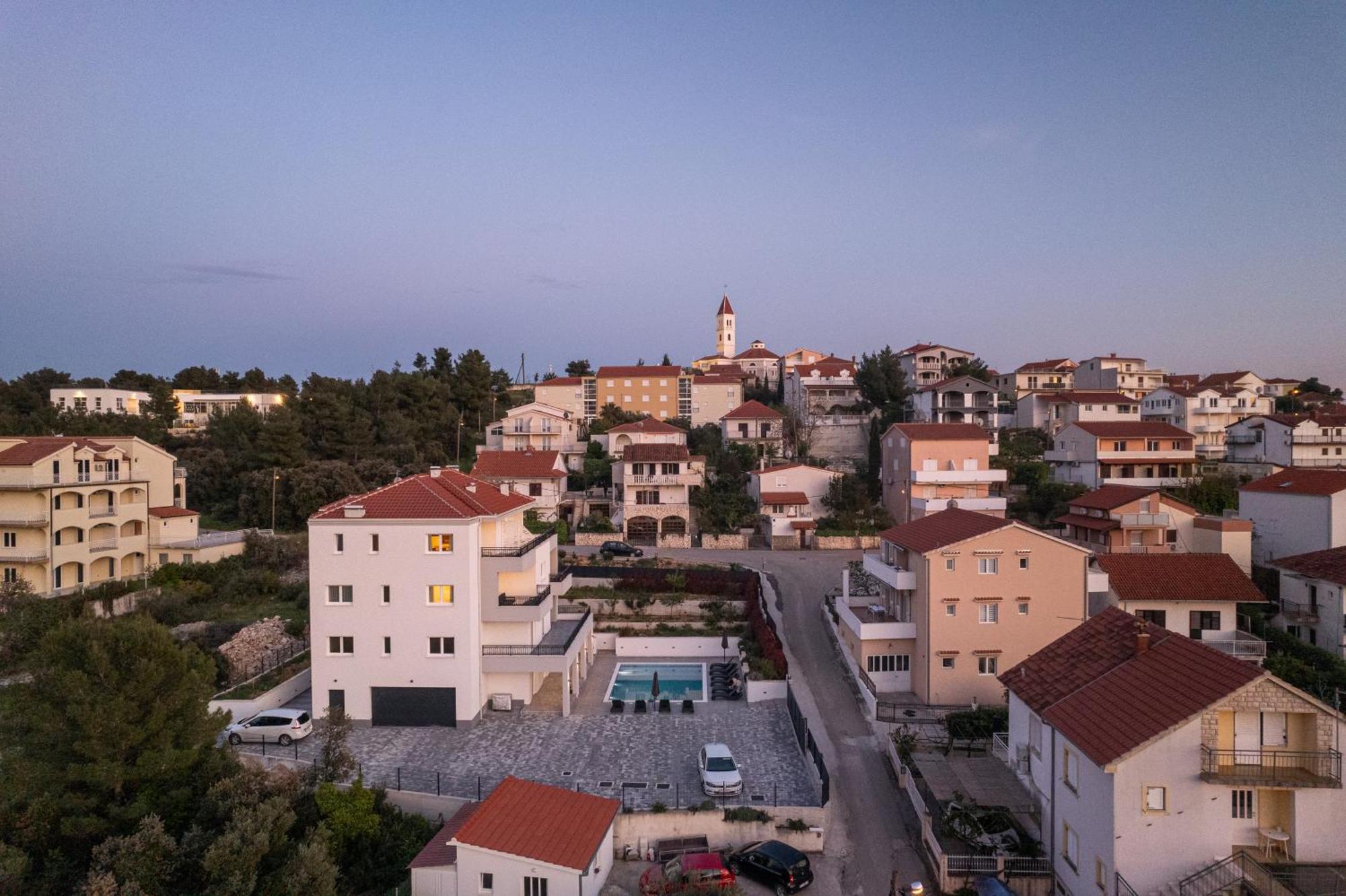 Villa Barbara & Zoran With Free Parking And Heated Swimming Pool 브랜지카 외부 사진