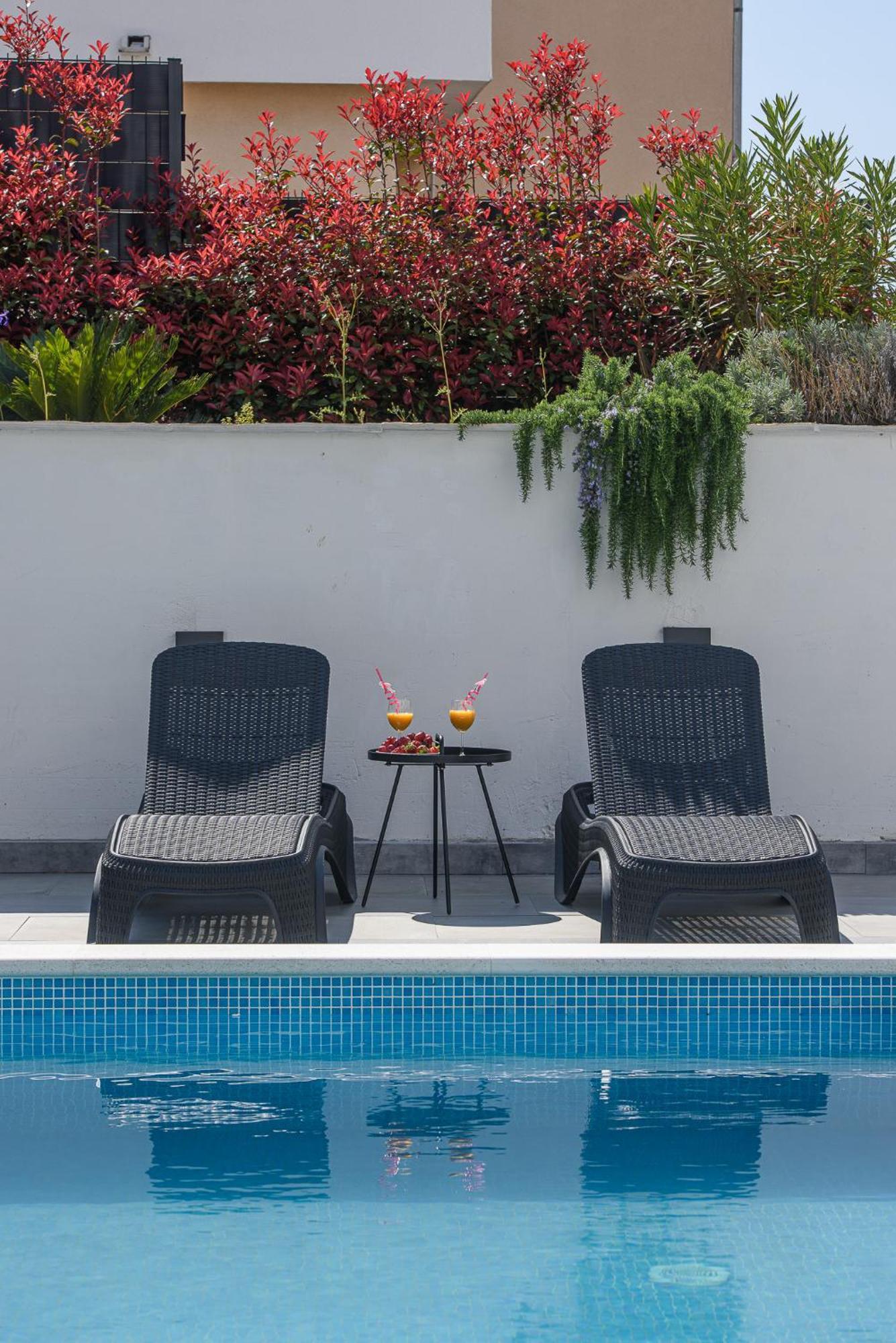 Villa Barbara & Zoran With Free Parking And Heated Swimming Pool 브랜지카 외부 사진