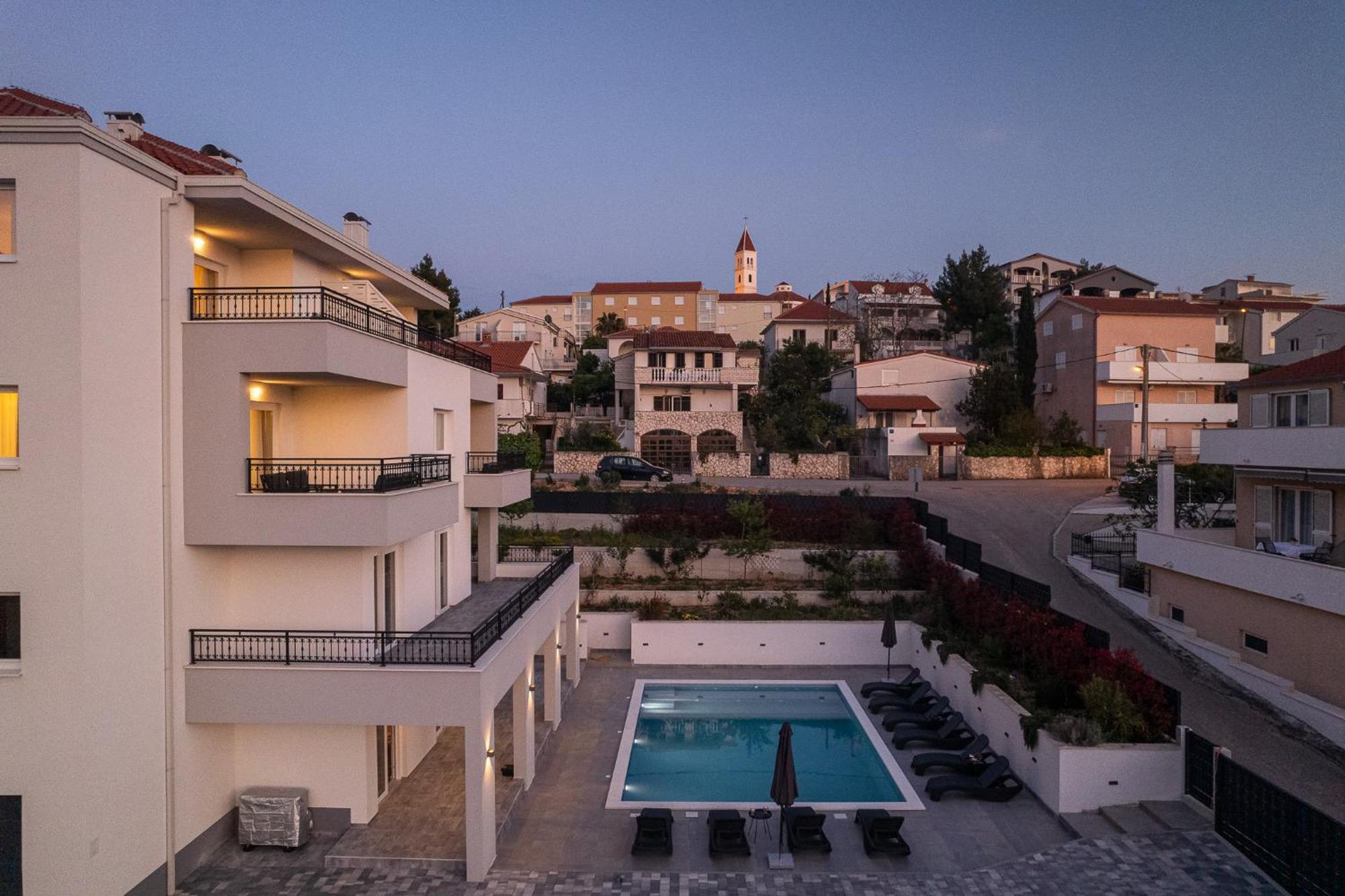 Villa Barbara & Zoran With Free Parking And Heated Swimming Pool 브랜지카 외부 사진