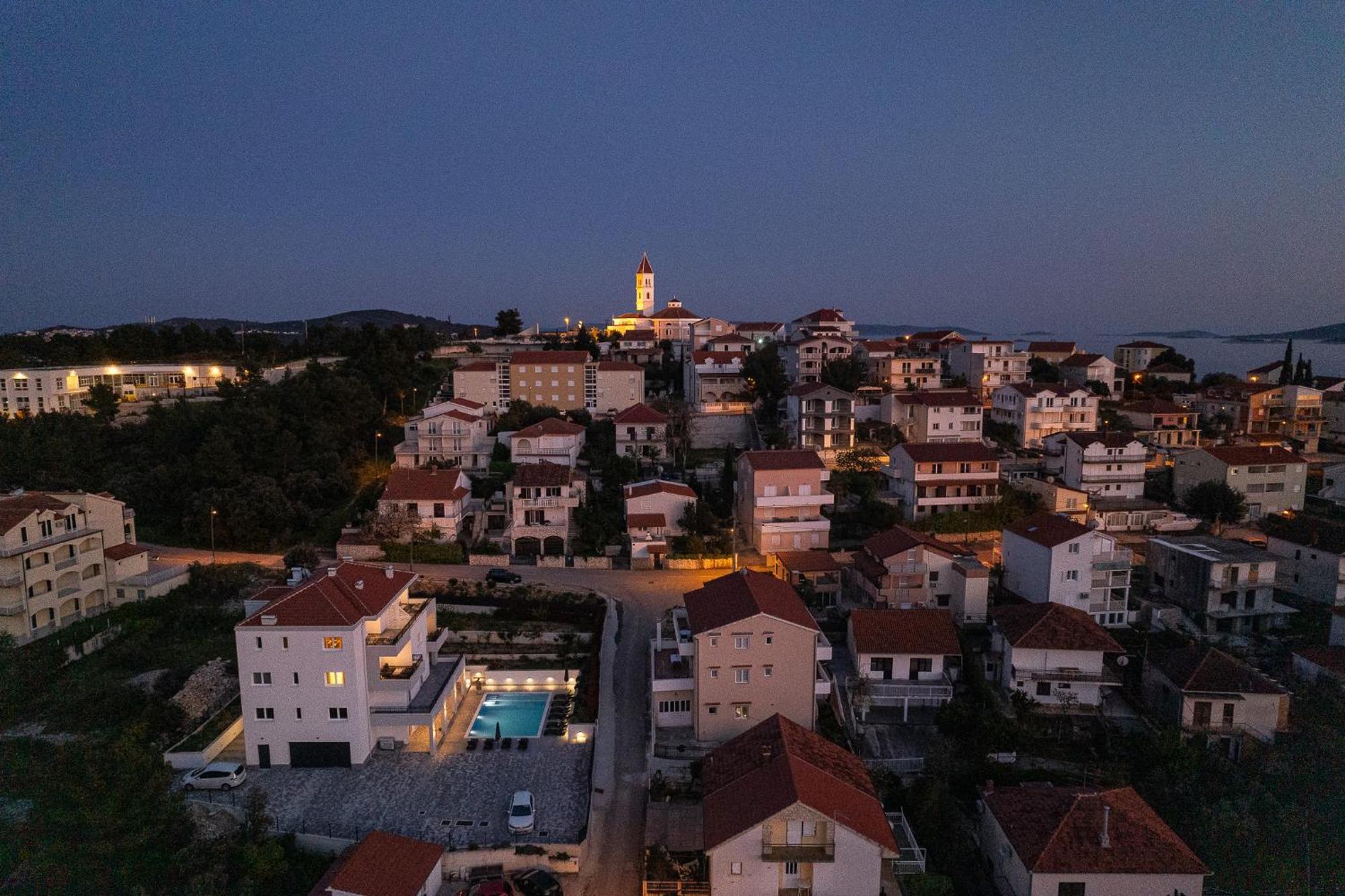 Villa Barbara & Zoran With Free Parking And Heated Swimming Pool 브랜지카 외부 사진