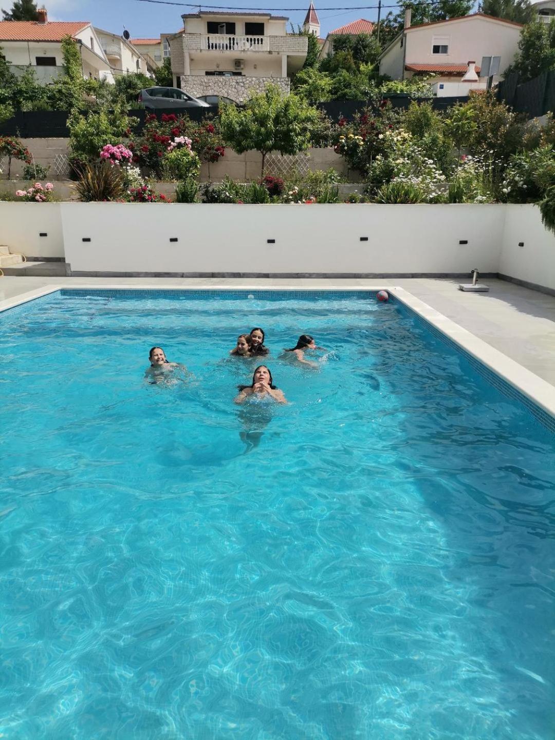 Villa Barbara & Zoran With Free Parking And Heated Swimming Pool 브랜지카 외부 사진