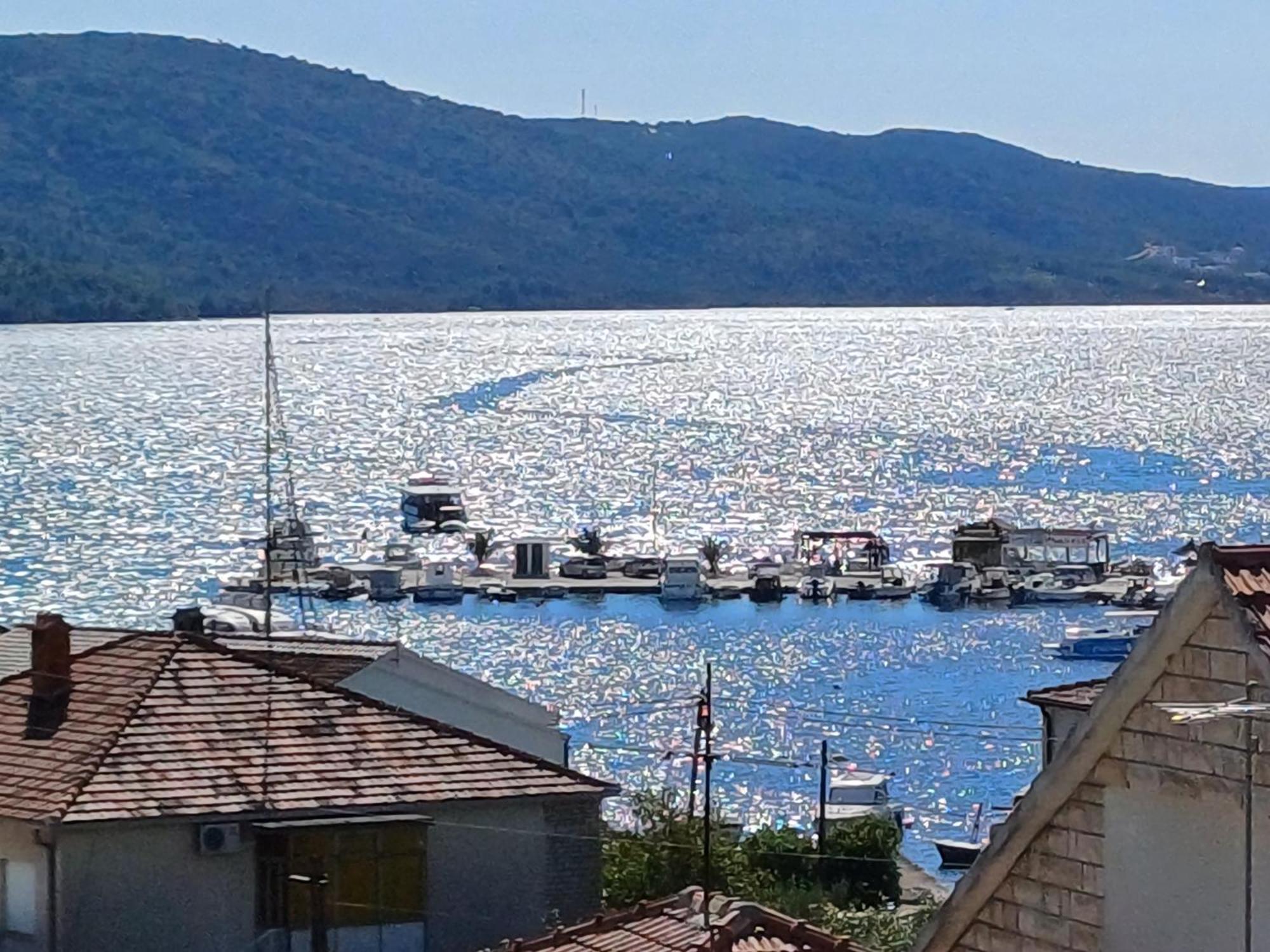 Villa Barbara & Zoran With Free Parking And Heated Swimming Pool 브랜지카 외부 사진