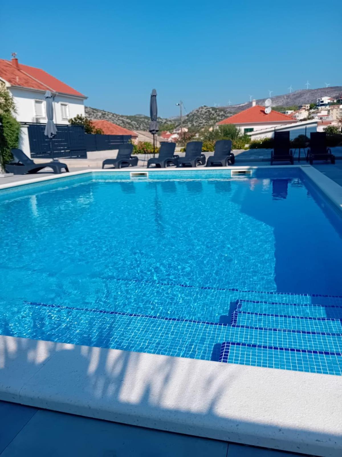Villa Barbara & Zoran With Free Parking And Heated Swimming Pool 브랜지카 외부 사진